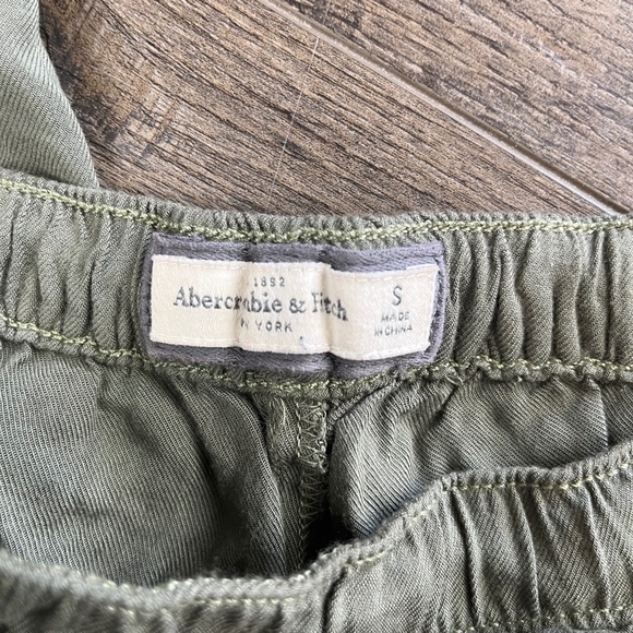 Abercrombie & Fitch Green Drawstring Jogger Pants ((size small)) - Picture 7 of 7